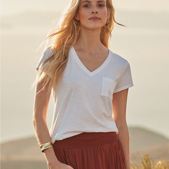 Garnet Hill NWOT Weekender V-Neck Short-Sleeve Tee - Picture 1 of 6
